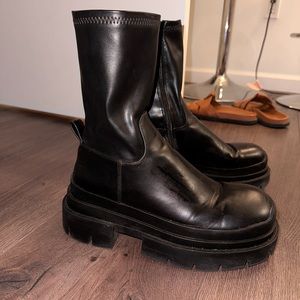 Black chunky platform boots!